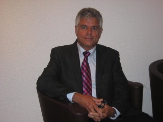 “Une fois que les élèves les plus récalcitrants ont compris que d’avoir les mains propres et les cheveux coupés ne sont pas des contraintes, c’est gagné”, explique Roland Gautun.