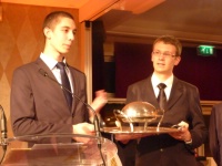Le lauréat 'élève' 2010, Nicolas Jerz, remet son trophée au vainqueur 2011, Tom Fournie. Le lauréat 'élève' 2010, Nicolas Jerz, remet son trophée au vainqueur 2011, Tom Fournie.