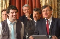 Bruno Tesson reçoit son prix.