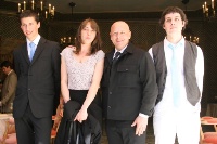 Les trois lauréats, Jean Roc, Justine Masson et Bruno Tesson avec Thierry Marx.