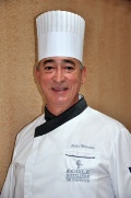 'Certains élèves s'inscrivent de plus en plus tardivement et manquent de savoir être', regrette Gilles Meredieux, professeur de cuisine à la Faculté des métiers de Cannes (06).