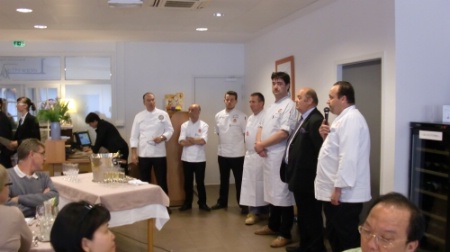 Les chefs invités par le lycée ont communiqué leur passion aux élèves. Les chefs invités par le lycée ont communiqué leur passion aux élèves.