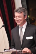 'Ce que j'apprends aujourd'hui aux élèves, c'est un quart de ce qu'ils sauront dans cinq ans', confie Thierry Mérel, professeur de marketing à ESHotel.