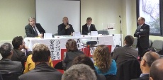 Deuxième table ronde : Jean-Pierre Meissonnet, inspecteur de l'E.N de l'enseignement technique, Alain Henriet, inspecteur général de l'Éducation nationale chargé du tourisme, et Patrick Pegoraro, inspecteur pédagogique régional hôtellerie-restauration-tourisme.
