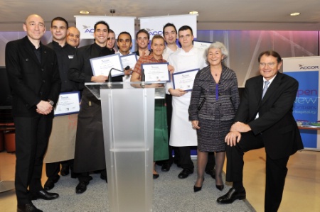 Les 8 lauréats récompensés au siège du groupe Accor à Paris (XIIIe), avec les présences de Denis Hennequin, président-directeur général d'Accor, Yann Caillère, directeur général délégué, Antoine Recher, directeur exécutif ressources humaines, et Evelyne Chabrot, directeur ressources humaines opérations Accor. Les 8 lauréats récompensés au siège du groupe Accor à Paris (XIIIe), avec les présences de Denis Hennequin, président-directeur général d'Accor, Yann Caillère, directeur général délégué, Antoine Recher, directeur exécutif ressources humaines, et Evelyne Chabrot, directeur ressources humaines opérations Accor.