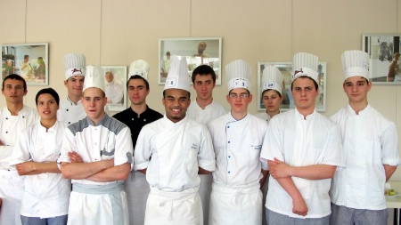 Encadrant le vainqueur Yann Adingra (1er rang, 3e à partir de la gauche), l'ensemble des candidats au concours Un des meilleurs apprentis de France sélection Aquitaine : Killian Renzetti, Thibault Bouffier, Aubin Laziniere, Erwan Dussaut, Pierre Forton, Benjamin Duphil, Stana Ponet, Jason Fontaniol, Jennifer Lavergne, Quentin Chichereau et Alexandre Blay. Encadrant le vainqueur Yann Adingra (1er rang, 3e à partir de la gauche), l'ensemble des candidats au concours Un des meilleurs apprentis de France sélection Aquitaine : Killian Renzetti, Thibault Bouffier, Aubin Laziniere, Erwan Dussaut, Pierre Forton, Benjamin Duphil, Stana Ponet, Jason Fontaniol, Jennifer Lavergne, Quentin Chichereau et Alexandre Blay.