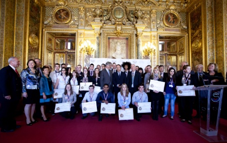 Diplôme et médaille en main, les lauréats étaient fiers de poser dans les salons du Sénat, le 29 mars dernier. Diplôme et médaille en main, les lauréats étaient fiers de poser dans les salons du Sénat, le 29 mars dernier.