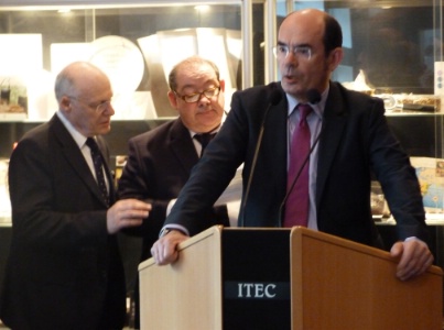 Jean-Marie Panazol, doyen de l'inspection générale de l'Éducation nationale, groupe économie et gestion, accompagné de Jean-Pierre Vast (à gauche), proviseur du lycée René Auffray de Clichy (92) et Jean-René Vogler (milieu), chef des travaux.