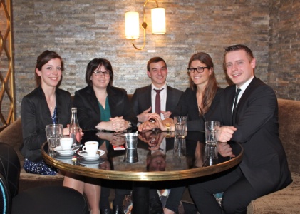 De g. à d. : Pauline, Marie-Cécile, Antoine, Géraldine et Louis font partie de la 5e promotion de la licence professionnelle Encadrement et exploitation en hôtellerie et restauration de luxe du lycée Albert de Mun, à Paris. De g. à d. : Pauline, Marie-Cécile, Antoine, Géraldine et Louis font partie de la 5e promotion de la licence professionnelle Encadrement et exploitation en hôtellerie et restauration de luxe du lycée Albert de Mun, à Paris.