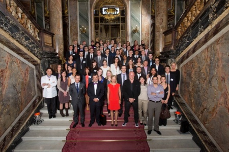92 étudiants ont reçu le précieux sésame à la CCIP, en présence de Catherine Dumas, ancienne sénatrice de Paris et présidente du club de la Table Française, Pierre-Antoine Gailly, président de la CCIP, Georges Nectoux, président du conseil d'établissement de Ferrandi, et Bruno de Monte, directeur de l'école. 92 étudiants ont reçu le précieux sésame à la CCIP, en présence de Catherine Dumas, ancienne sénatrice de Paris et présidente du club de la Table Française, Pierre-Antoine Gailly, président de la CCIP, Georges Nectoux, président du conseil d'établissement de Ferrandi, et Bruno de Monte, directeur de l'école.