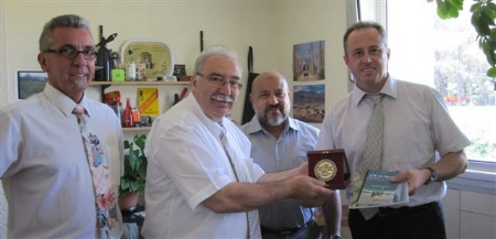 De gauche à droite : Daniel CRUZ, formateur ICF HR, messieurs GACEM et JERBI de la délégation tunisienne, et Dominique CRAYSSAC, directeur de l'ICF HR. De gauche à droite : Daniel CRUZ, formateur ICF HR, messieurs GACEM et JERBI de la délégation tunisienne, et Dominique CRAYSSAC, directeur de l'ICF HR.