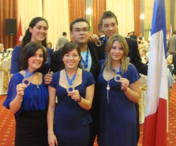 Les six élèves primés pour les 25es rencontres annuelles de l'AEHT. Les six élèves primés pour les 25es rencontres annuelles de l'AEHT.