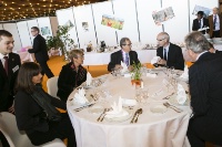 Le ministre Thierry Repentin est venu déjeuner sur le stand Service en salle le premier jour de la compétition, jeudi 22 novembre 2012.