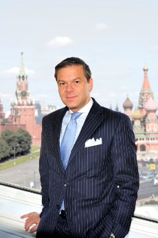 Alessandro Redaelli, directeur général de l'hôtel Nikol'skaya Kempinski-Moscou. Alessandro Redaelli, directeur général de l'hôtel Nikol'skaya Kempinski-Moscou.