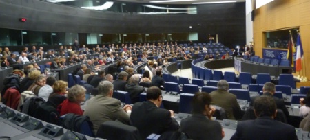 Jeudi 21 mars, 300 proviseurs et chefs des travaux membres de l'Aflyht étaient réunis dans l'hémicycle du Parlement européen. Jeudi 21 mars, 300 proviseurs et chefs des travaux membres de l'Aflyht étaient réunis dans l'hémicycle du Parlement européen.