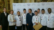 Jean-Pierre Bel, président du Sénat, en compagnie des MAF cuisiniers 2012. Jean-Pierre Bel, président du Sénat, en compagnie des MAF cuisiniers 2012.