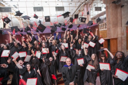 Les diplômes préparés au CMH vont du Bachelor (bac + 3) au MBA (bac + 5). Les diplômes préparés au CMH vont du Bachelor (bac + 3) au MBA (bac + 5).