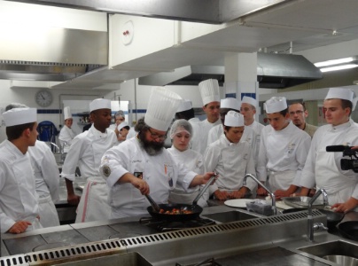 Philippe Gardette en pleine démonstration culinaire. Philippe Gardette en pleine démonstration culinaire.