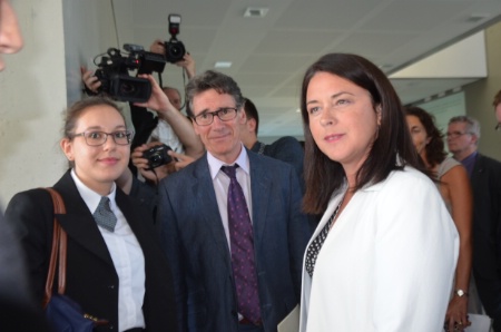 De g à d : Julie Kuhn, René Vansevenant professeur de cuisine et la ministre, Sylvia Pinel. De g à d : Julie Kuhn, René Vansevenant professeur de cuisine et la ministre, Sylvia Pinel.