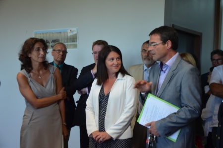 De g à d au premier plan : Valérie Fica-Brossard, Sylvia Pinel et Stéphane Ecalard lors de la visite des locaux. De g à d au premier plan : Valérie Fica-Brossard, Sylvia Pinel et Stéphane Ecalard lors de la visite des locaux.
