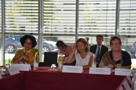 La visite de la ministre s'est clôturée par une table ronde à laquelle participaient des acteurs de la filière. De g à d : Horia Berrichi, Claudia Rauhac-Oudjan et Mireille Smeets. La visite de la ministre s'est clôturée par une table ronde à laquelle participaient des acteurs de la filière. De g à d : Horia Berrichi, Claudia Rauhac-Oudjan et Mireille Smeets.