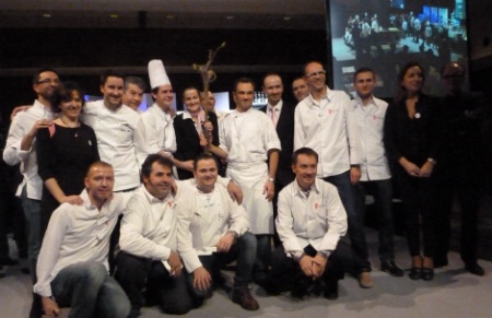 Les vainqueurs de Cuisine et service en joute 2013 : Maxence Broeckaert et Charlotte Lefebvre et leurs professeurs Fréderic Gouteau (cuisine) et Benjamin Gontard (salle), entourés des membres de Générations Cuisines et Cultures (GCC). Les vainqueurs de Cuisine et service en joute 2013 : Maxence Broeckaert et Charlotte Lefebvre et leurs professeurs Fréderic Gouteau (cuisine) et Benjamin Gontard (salle), entourés des membres de Générations Cuisines et Cultures (GCC).
