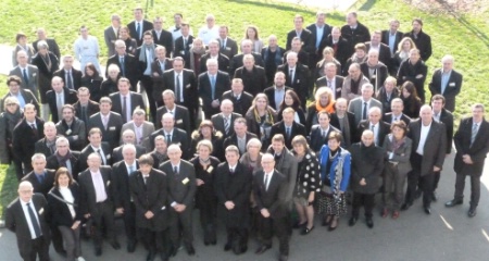 Les 50 chefs d'établissement et chefs de travaux de l'Anephot, présidée par Joseph Le Gal, les nombreux partenaires, et les inspecteurs généraux Michel Lugnier et Alain Henriet, le 29 novembre dans la cours du lycée Pierre-Marie Théas de Montauban (82). Les 50 chefs d'établissement et chefs de travaux de l'Anephot, présidée par Joseph Le Gal, les nombreux partenaires, et les inspecteurs généraux Michel Lugnier et Alain Henriet, le 29 novembre dans la cours du lycée Pierre-Marie Théas de Montauban (82).