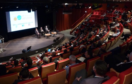 Les inspecteurs généraux de l'Éducation nationale Michel Lugnier, Alain Henriet et Jean-Claude Billet ont parlé des formations et rénovations devant les congressistes. Les inspecteurs généraux de l'Éducation nationale Michel Lugnier, Alain Henriet et Jean-Claude Billet ont parlé des formations et rénovations devant les congressistes.