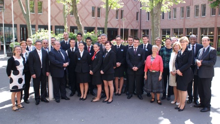 Les douze candidats spécialité service et commercialisation en présence de Michel Lugnier, inspecteur général de l'Éducation nationale, de Denis Courtiade, parrain, des membres du jury, et de Jean-René Vogler, chef de travaux du lycée René Auffray de Clichy qui recevait le concours. Les douze candidats spécialité service et commercialisation en présence de Michel Lugnier, inspecteur général de l'Éducation nationale, de Denis Courtiade, parrain, des membres du jury, et de Jean-René Vogler, chef de travaux du lycée René Auffray de Clichy qui recevait le concours.