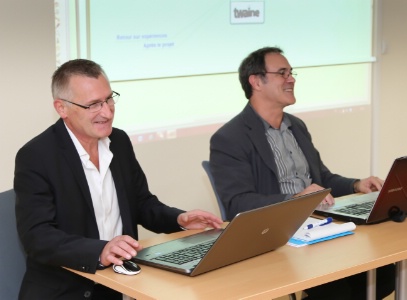 Jean-Marie Chassaing (à gauche) et François Sanchez, conseillers en formation continue, sont convaincus des avancées pédagogiques proposées par Twaine Jean-Marie Chassaing (à gauche) et François Sanchez, conseillers en formation continue, sont convaincus des avancées pédagogiques proposées par Twaine