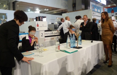 Le jury salle -Julie Trochain, Stéphanie Leclerre, Mathieu Simonneau (Mof) - lors de l'épreuve finale sur la reconnaissance à l'aveugle de 2 fromages. Le jury salle -Julie Trochain, Stéphanie Leclerre, Mathieu Simonneau (Mof) - lors de l'épreuve finale sur la reconnaissance à l'aveugle de 2 fromages.