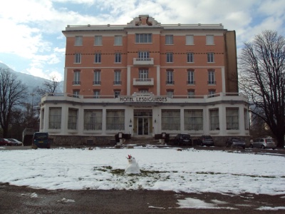 Le superbe hôtel d'application dans son écrin immaculé. Le superbe hôtel d'application dans son écrin immaculé.
