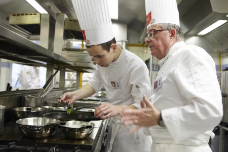 Julien, Assaud et Jean-Luc Rouyer en cuisine.