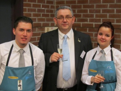 Guy de Swarte entouré par le seul gagnant masculin, Jessy Carpentier (CFA public de Lille), 3e sur le podium, et de la lauréate, Manon Vanheesbeke. Guy de Swarte entouré par le seul gagnant masculin, Jessy Carpentier (CFA public de Lille), 3e sur le podium, et de la lauréate, Manon Vanheesbeke.