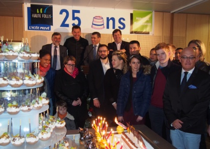Les anciens élèves (dont Julien Garnier, qui a tenu une conférence l'après-midi), les élèves actuels se sont retrouvés le 15 octobre avec l'équipe de direction, le corps professoral et les élus de la région pour fêter les 25 ans de la section hôtelière.