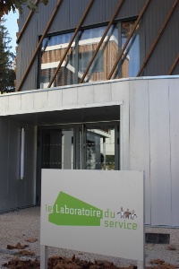 Le Laboratoire du service dispose d'une salle de 230 m2.