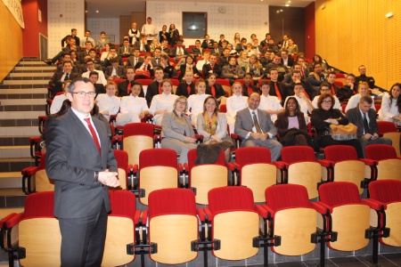 Didier Leder présente le nouveau réseau d'échanges intergénérationnels. Didier Leder présente le nouveau réseau d'échanges intergénérationnels.