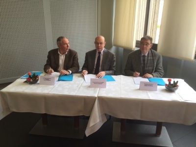 Signature de la convention entre l'IME et le lycée Jean Monnet. Signature de la convention entre l'IME et le lycée Jean Monnet.