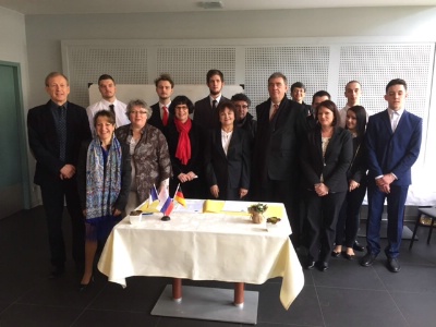 La convention liant le lycée Jean Monnet et le lycée d'Obninsk a été renouvelée. La convention liant le lycée Jean Monnet et le lycée d'Obninsk a été renouvelée.