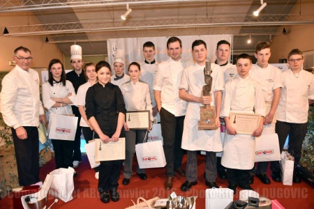 Les douze candidats au trophée des jeunes cuisiners de Picardie. Les douze candidats au trophée des jeunes cuisiners de Picardie.