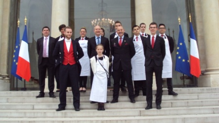 La fin de la visite sur le perron si symbolique de la République.