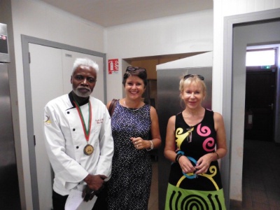 De gauche à droite : Andjizi Daroueche, chef mahorais, mme le vice-recteur et Marie Coulon, la proviseur adjointe. De gauche à droite : Andjizi Daroueche, chef mahorais, mme le vice-recteur et Marie Coulon, la proviseur adjointe.