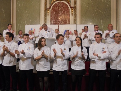 Au premier plan, les candidats et leur commis. Au premier plan, les candidats et leur commis.