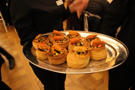 La Croustade Nantua : un feuilletage garni de quenelle de sandre, de queues d'écrevisses et de champignons boutons. Le tout arrosé d'une sauce écrevisse. La Croustade Nantua : un feuilletage garni de quenelle de sandre, de queues d'écrevisses et de champignons boutons. Le tout arrosé d'une sauce écrevisse.