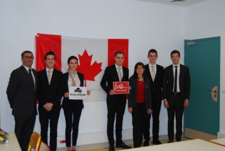 Lise, Nathan, Benjamin et Alex, entourés de Karim Zatar, le proviseur, Mme Fallet, coordinatrice du projet, et Jérôme Gercet, proviseur adjoint. Lise, Nathan, Benjamin et Alex, entourés de Karim Zatar, le proviseur, Mme Fallet, coordinatrice du projet, et Jérôme Gercet, proviseur adjoint.