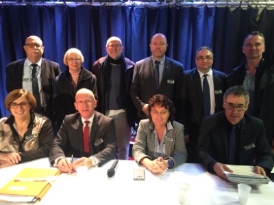 Le bureau de l'Anephot au grand complet : Daniel Arnou (Les Sorbets), Dominique Léger (Sainte-Bénigne), Patrick Galloux (Avesnière), Pascal Behier (Douvres), Muriel Belloir (Jehanne de France), Joseph Le Gal (président), Esther Molland (Saint-Genest-Lerp) et Jacky Ribeyre (Saint-Chély-d'Apcher). Le bureau de l'Anephot au grand complet : Daniel Arnou (Les Sorbets), Dominique Léger (Sainte-Bénigne), Patrick Galloux (Avesnière), Pascal Behier (Douvres), Muriel Belloir (Jehanne de France), Joseph Le Gal (président), Esther Molland (Saint-Genest-Lerp) et Jacky Ribeyre (Saint-Chély-d'Apcher).