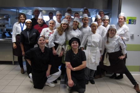 Le groupe de jeunes européens à l'École culinaire santé tourisme de Marguerittes. Le groupe de jeunes européens à l'École culinaire santé tourisme de Marguerittes.