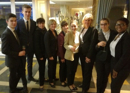 Les étudiants de la licence professionnelle avec Corinne Veyssière et Régine davroux Les étudiants de la licence professionnelle avec Corinne Veyssière et Régine davroux
