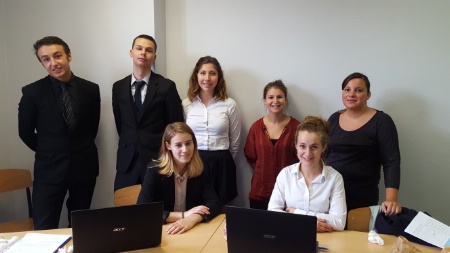 Les stagiaires de la session 2016-2017 en pleine préparation avant leur départ.