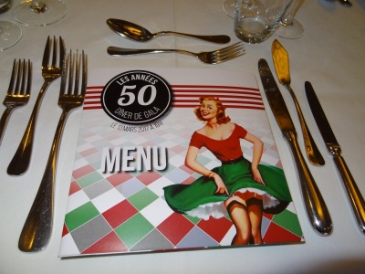 Le menu sous forme de vinyle 45 tours.